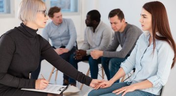 Why more people are choosing rehabs in Arizona for recovery, highlighting peaceful desert surroundings, modern treatment centers, and a supportive healing environment