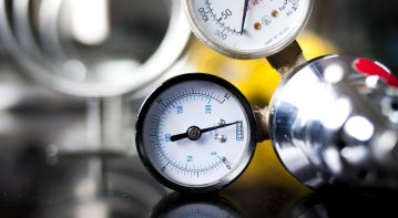 Illustration showing how oxygen therapy increases oxygen supply to support healing from injuries and medical disorders