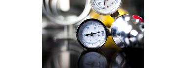 Illustration showing how oxygen therapy increases oxygen supply to support healing from injuries and medical disorders